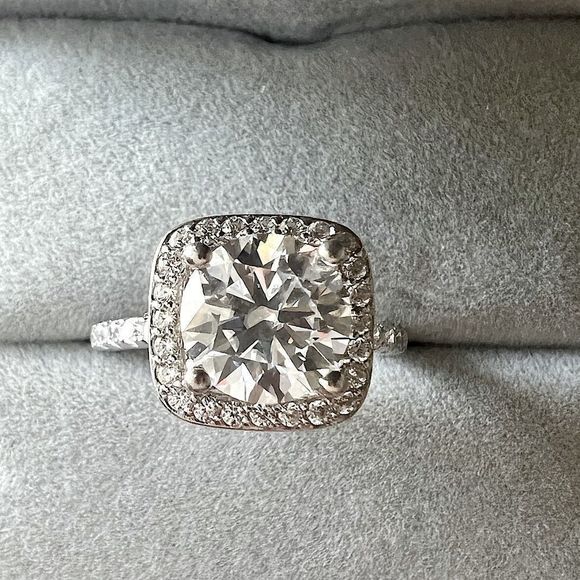 Platinum outlined pave diamond bridal ring set - Picture 6 of 8